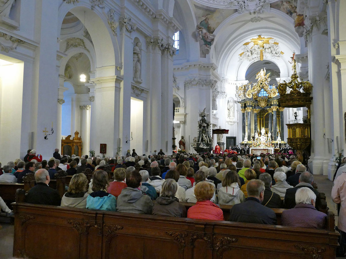 Abschlussvesper der Bischofskonferenz mit Austeilung des Bonifatiussegens (Foto: Karl-Franz Thiede)